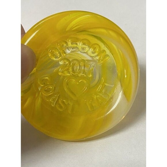2017 Yellow Art Glass 2” Paperweight Glass Heart Oregon Coast Taft Art Studio #2 - Picture 3 of 9